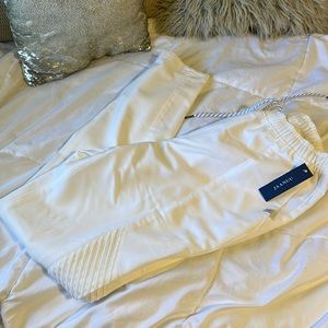 Brand new white jaanuu scrub bottom
